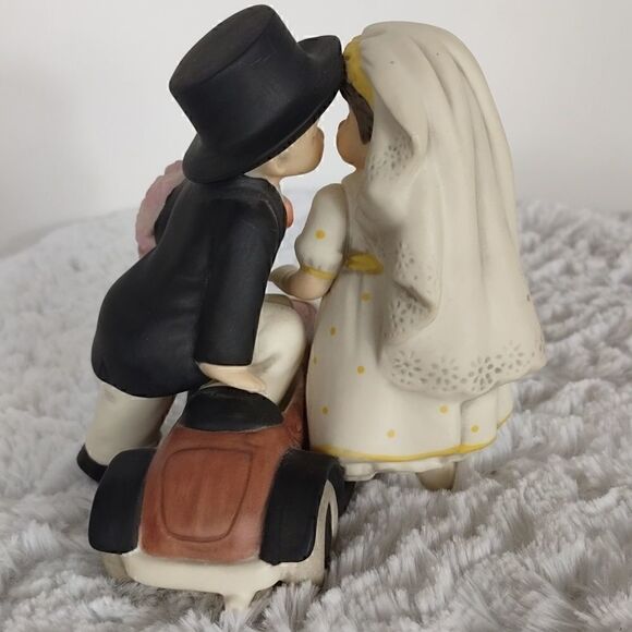 Enesco Kim Anderson's 2000 Happily Ever After Figurine - Picture 3 of 6